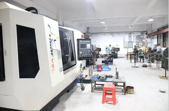 Agregar eyectores de moldes especiales en pulgadas de recubrimiento para desmoldeo