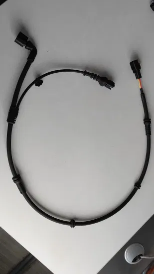 IATF16949 certificó el arnés de cables de la inyección de Overmolding del conector de 4 Pin Te con el pino acanalado y el clip