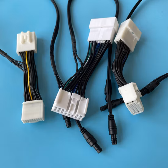 IATF16949 certificó el arnés de cables de la inyección de Overmolding del conector de 4 Pin Te con el pino acanalado y el clip